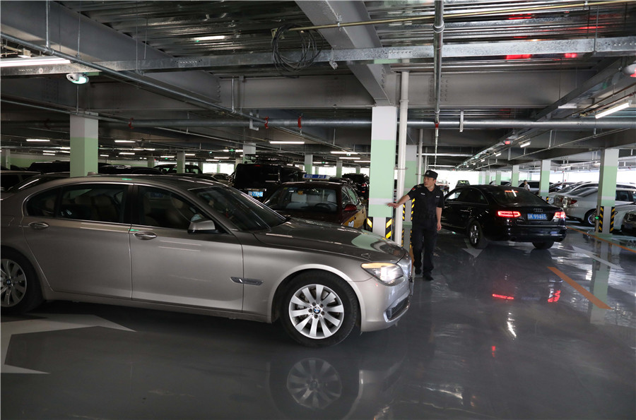 Beijing hospital opens biggest parking space and launches helicopter service