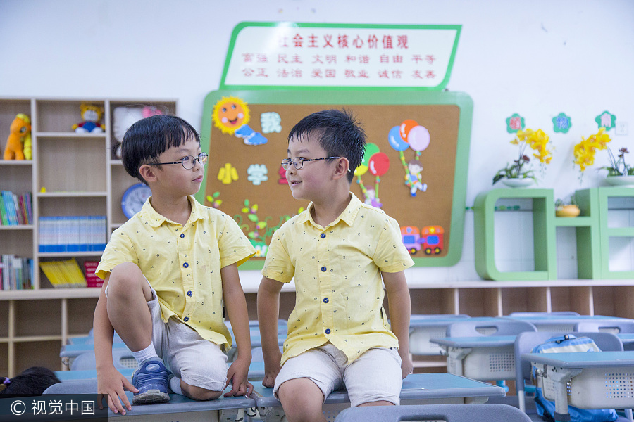 Eleven twins enroll at same primary school in Hangzhou