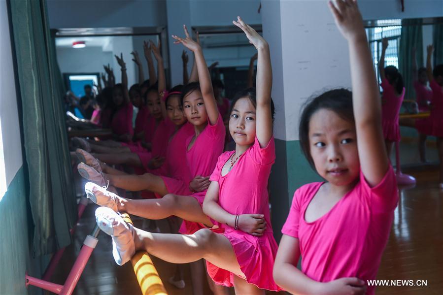 Charity group in E China helps dancers in remote area to fulfill dreams