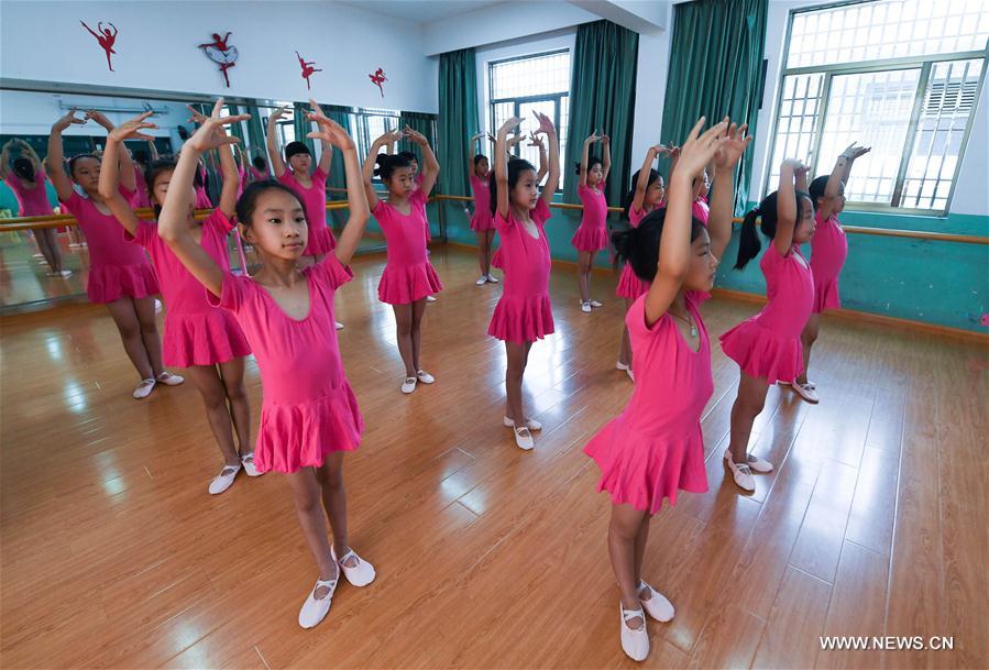 Charity group in E China helps dancers in remote area to fulfill dreams