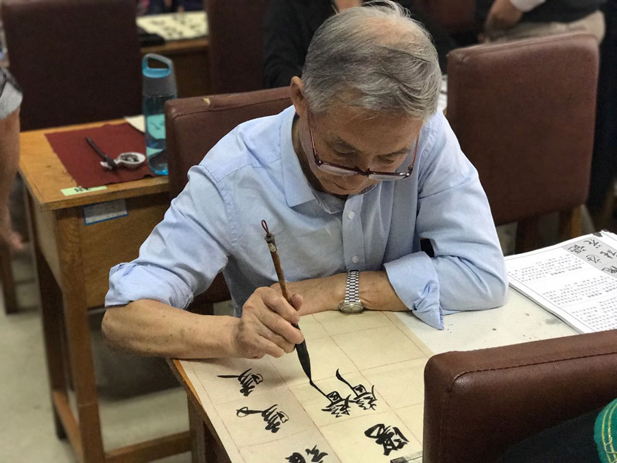 Elderly go back to school in Harbin