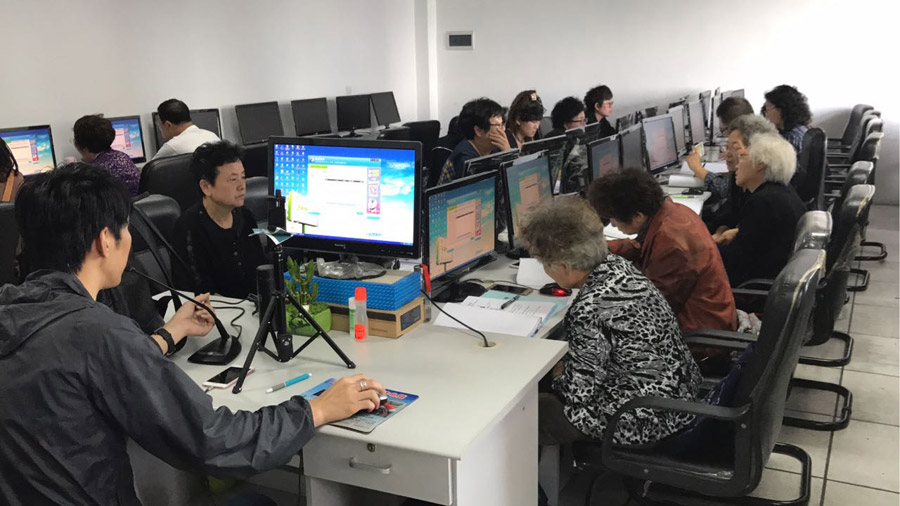 Elderly go back to school in Harbin