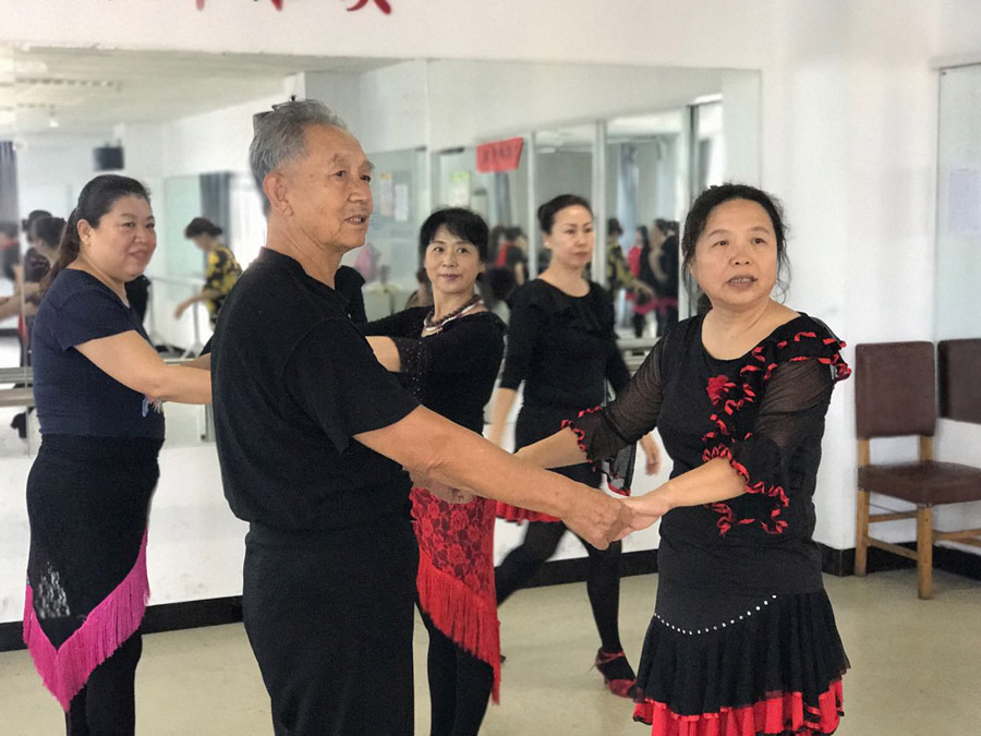 Elderly go back to school in Harbin