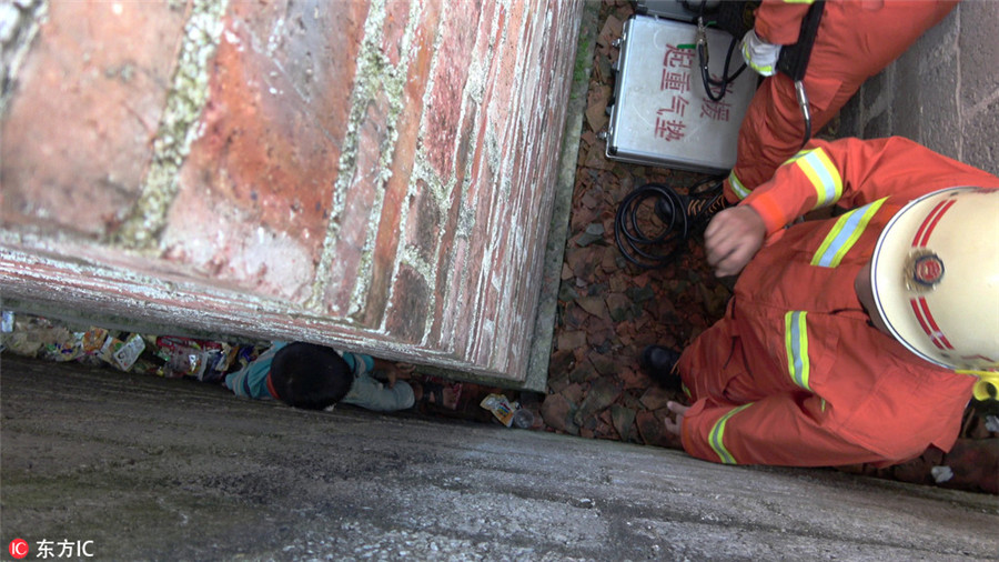 Left-behind boy gets stuck in 20-cm-wide gap