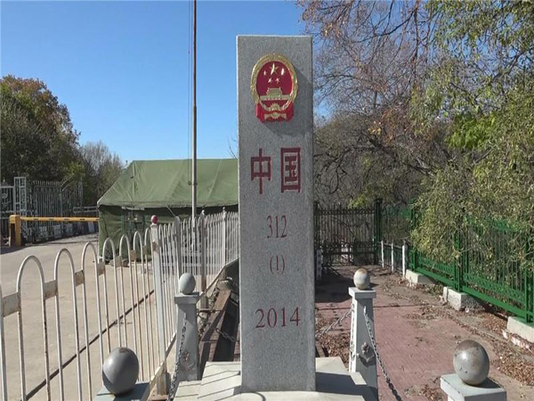 Flag-raising ceremony at border rings in National Day