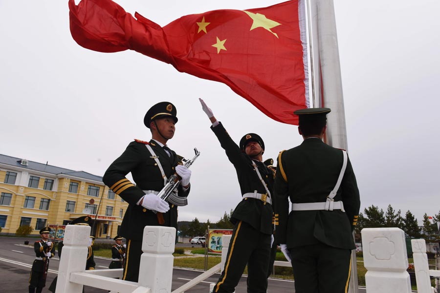 National flag-raising ceremonies held at border ports in Heilongjiang