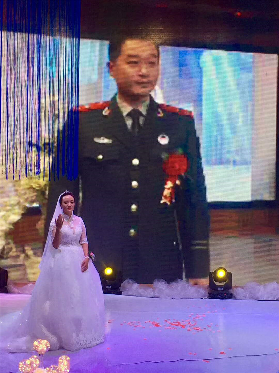 Chinese couple say 'I do' via video link