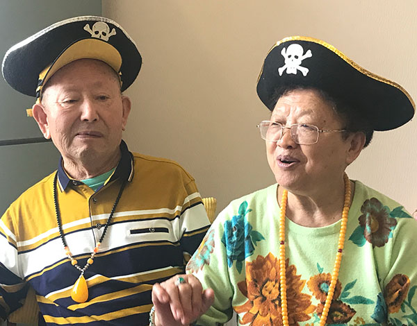 An elderly couple find fame in livestreaming