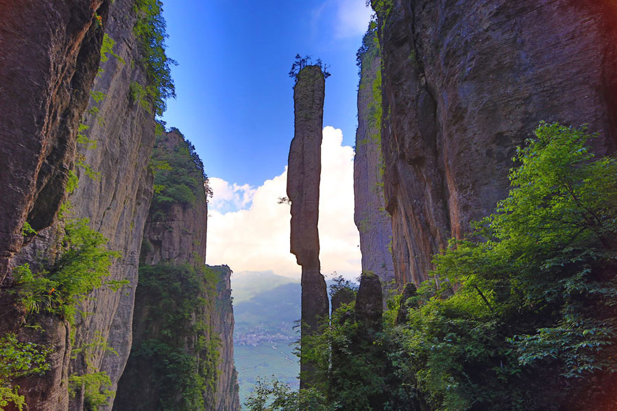 US Grand Canyon's twin sister in Central China's Hubei