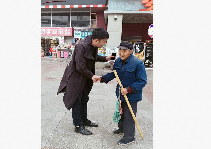 Are Chongqing '<EM>bang bang</EM>' porters a disappearing job?