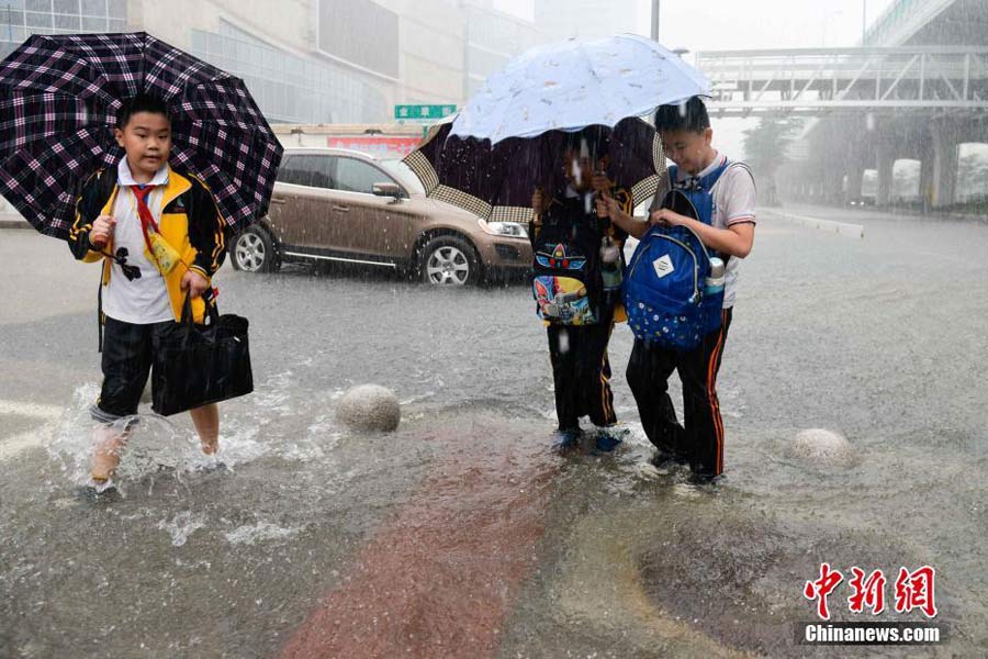 Heavy rains hit South China's Hainan province