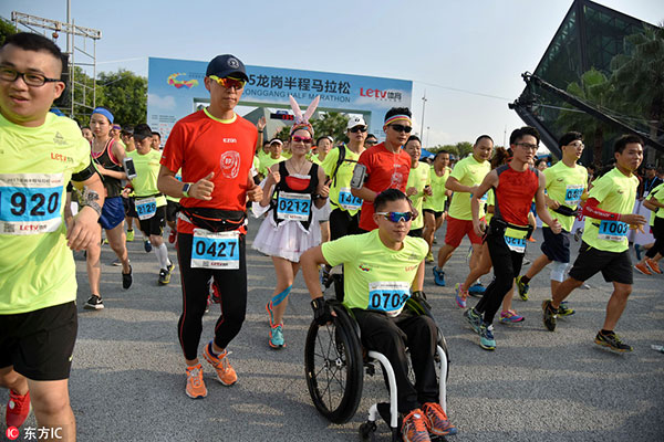 Wheelchair marathon racer promotes accessibility