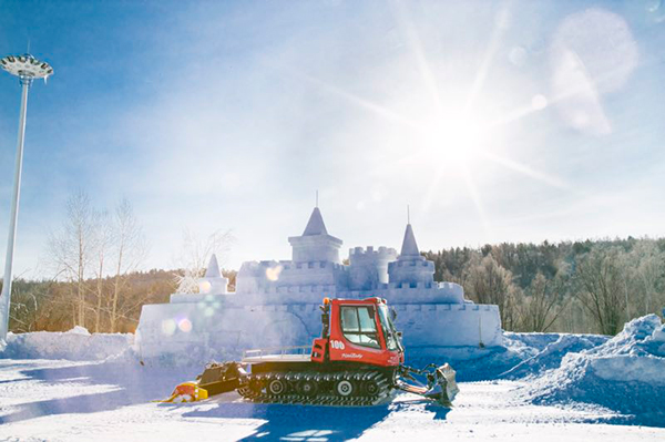 Snow sculpture park opens in Heilongjiang