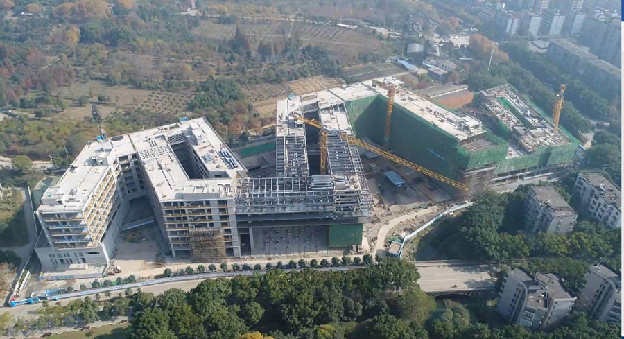 China's huge optoelectronics lab takes shape