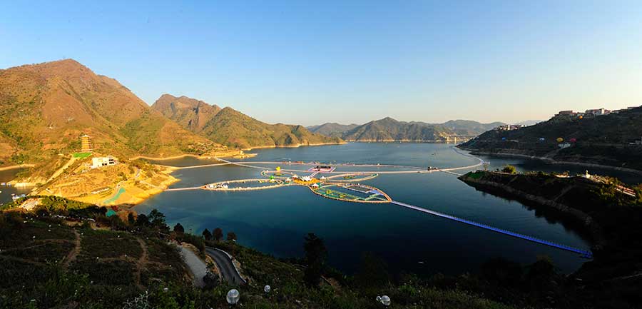 World's longest floating walkway in Guizhou