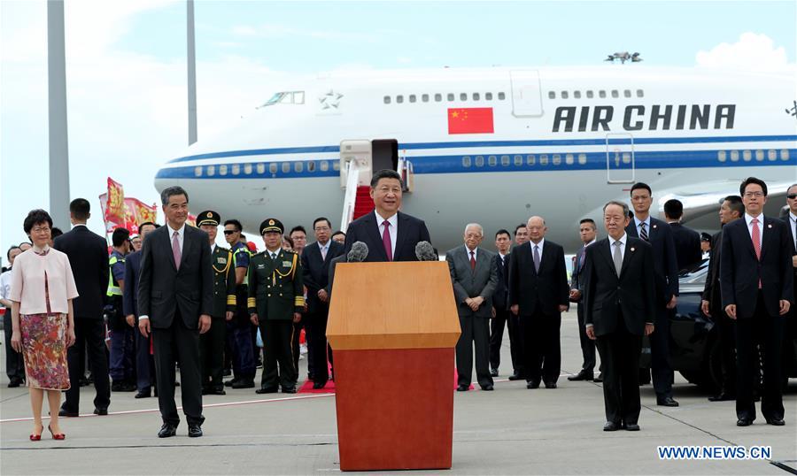 Xi arrives in Hong Kong for 20th return anniversary