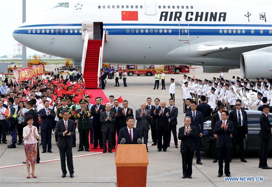 Xi arrives in Hong Kong for 20th return anniversary