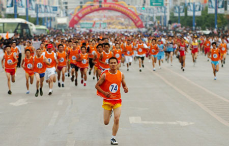 Race to Huangguoshu: Half marathon held in Guizhou