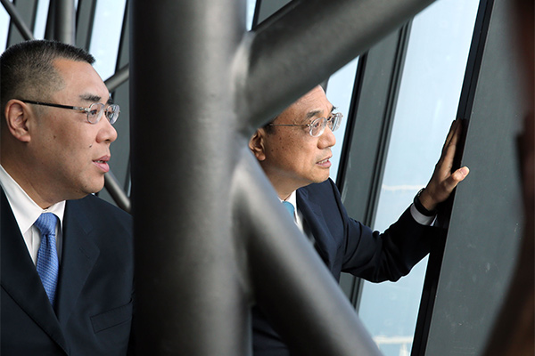 Premier Li climbs to top of Macao Tower
