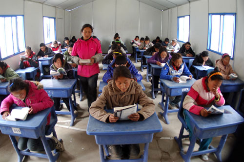 First school resumes classes in China quake zone