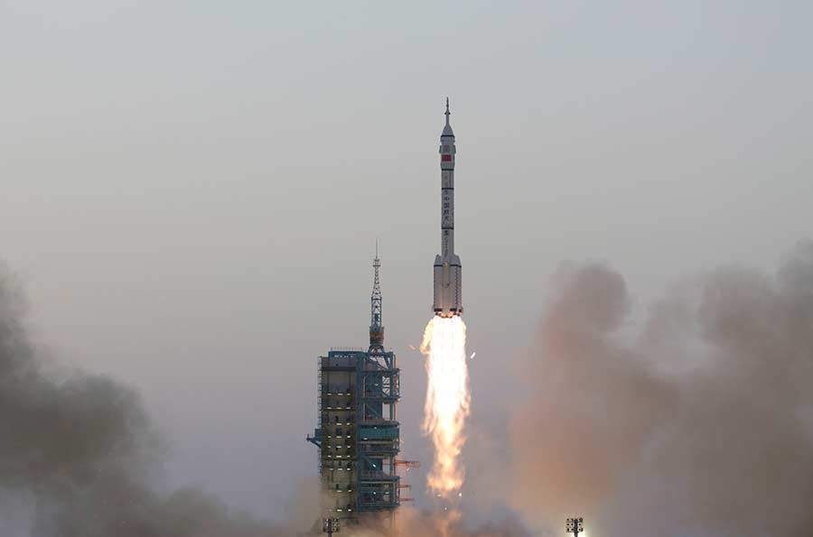 China's Shenzhou-XI manned spacecraft blasts off