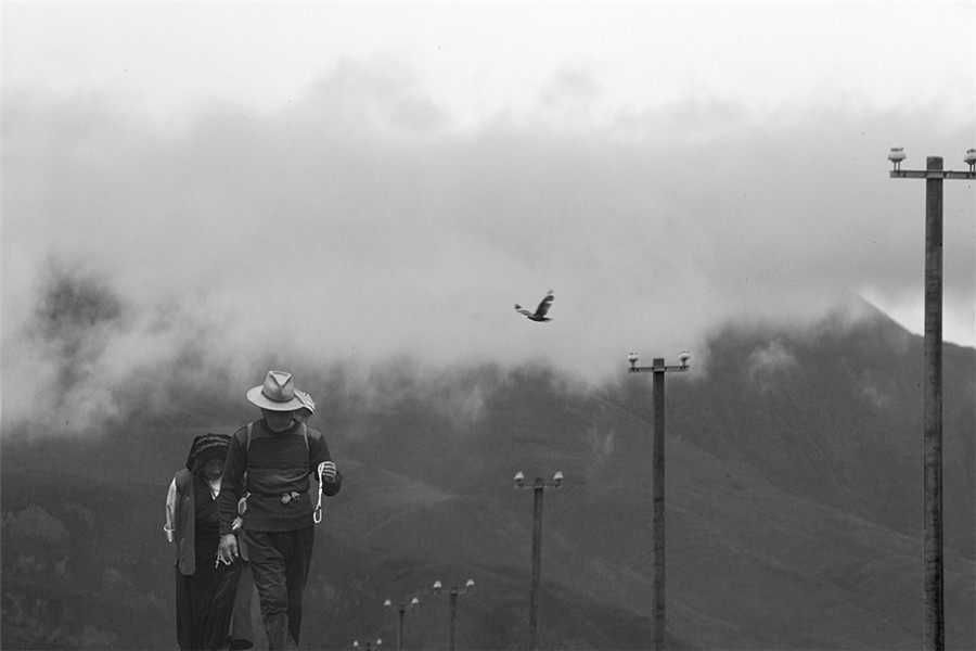 Stunning images of devout Tibetan Buddhist pilgrims