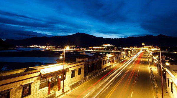 Han and Tibetan a team to keep Lhasa clean