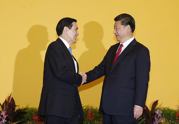 Xi Jinping et Ma Ying-jeou échangent une poignée de main historique