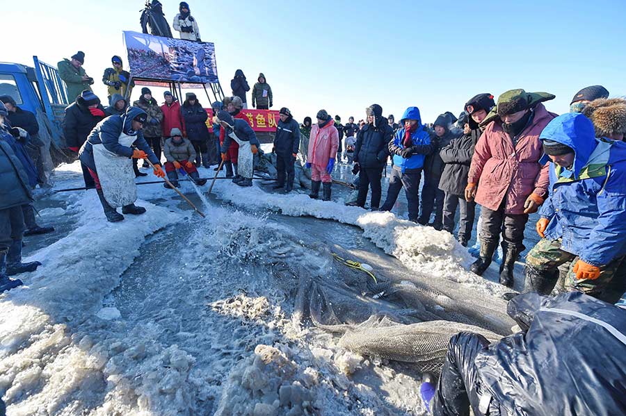 La tradition de la pêche sur glace du lac Chagan