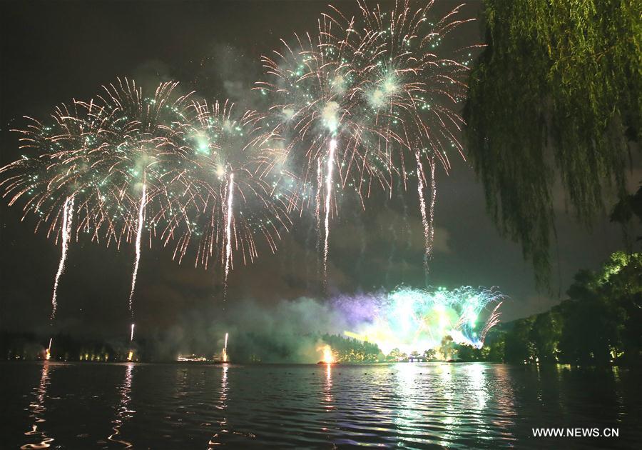 Sommet du G20 à Hangzhou : feux d'artifice au-dessus du lac de l'Ouest