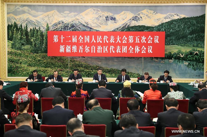 Xi Jinping appelle à établir une « Grande Muraille de fer » pour sauvegarder la stabilité sociale au Xinjiang