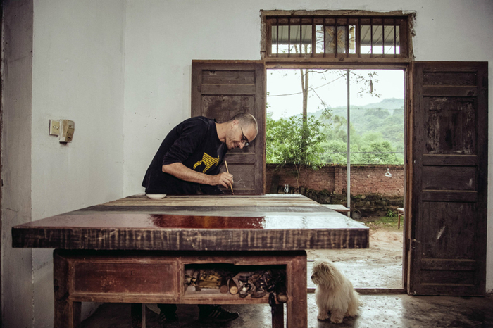 L'engouement pour un art intemporel séduit l'artiste français à installer en Chine