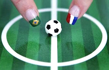 Nail painting: national flags of World Cup quarter-finalists 