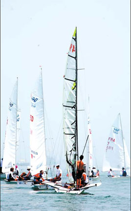 Algae bloom clearing as sailors train