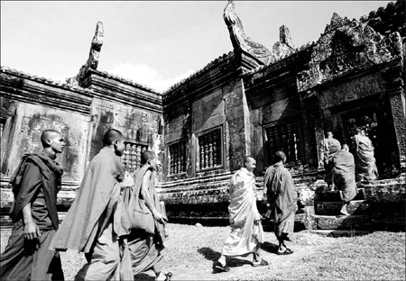 Cambodia seeks UN help in temple dispute