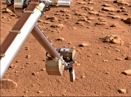 Mars probe may have found toxic substance
