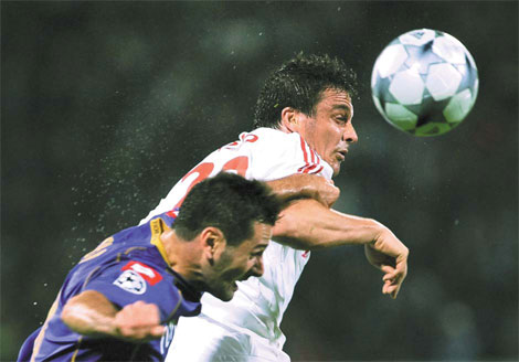 Del Piero delivers to see Juve through