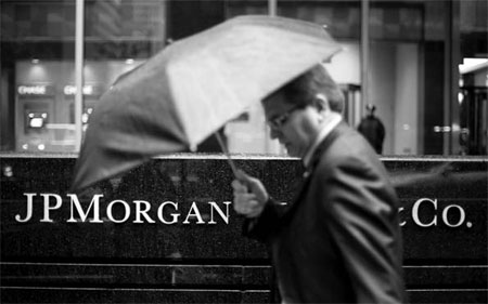 JPMorgan profit declines by 76%