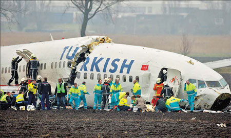 9 die as Turkish jet crash-lands