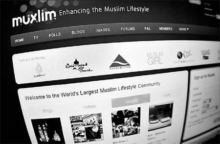 Tapping a Muslim community online