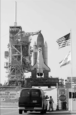 Shuttle ready for Hubble task