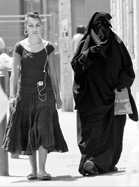 To wear or not to wear burqa, asks France