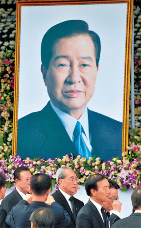 DPRK mourns ex-ROK leader, 'signals thaw' in relations