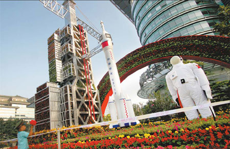 Flowers decorate streets of Beijing