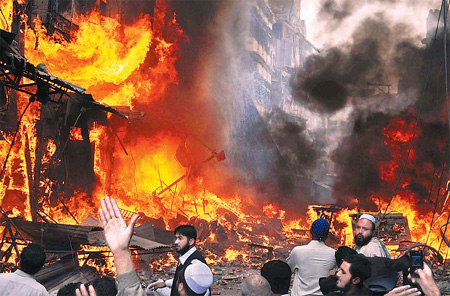 91 dead as Pakistan blast rocks market
