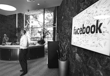 Facebook sets up dual stock; says no to listing