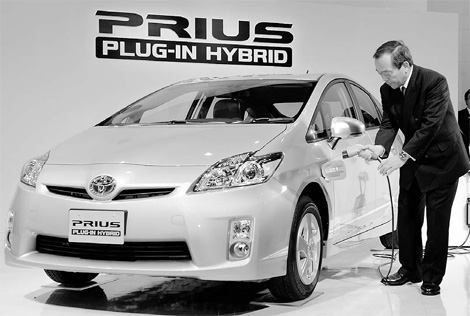 Toyota unveils plug-in hybrid