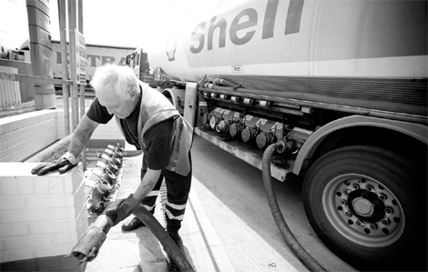 Rising oil prices fuel Shell's Q4 profit