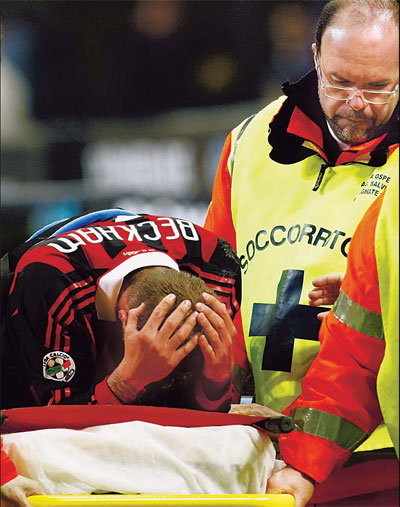 Injured, tearful Beckham faces World Cup heartbreak