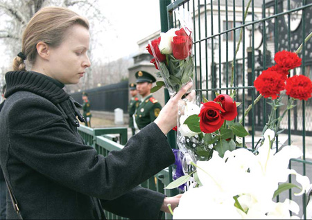 World mourns Polish leaders in crash